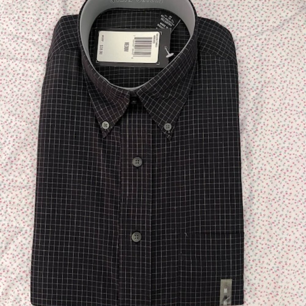 Van Heusen Men's Button Down Shirt - Medium NWT